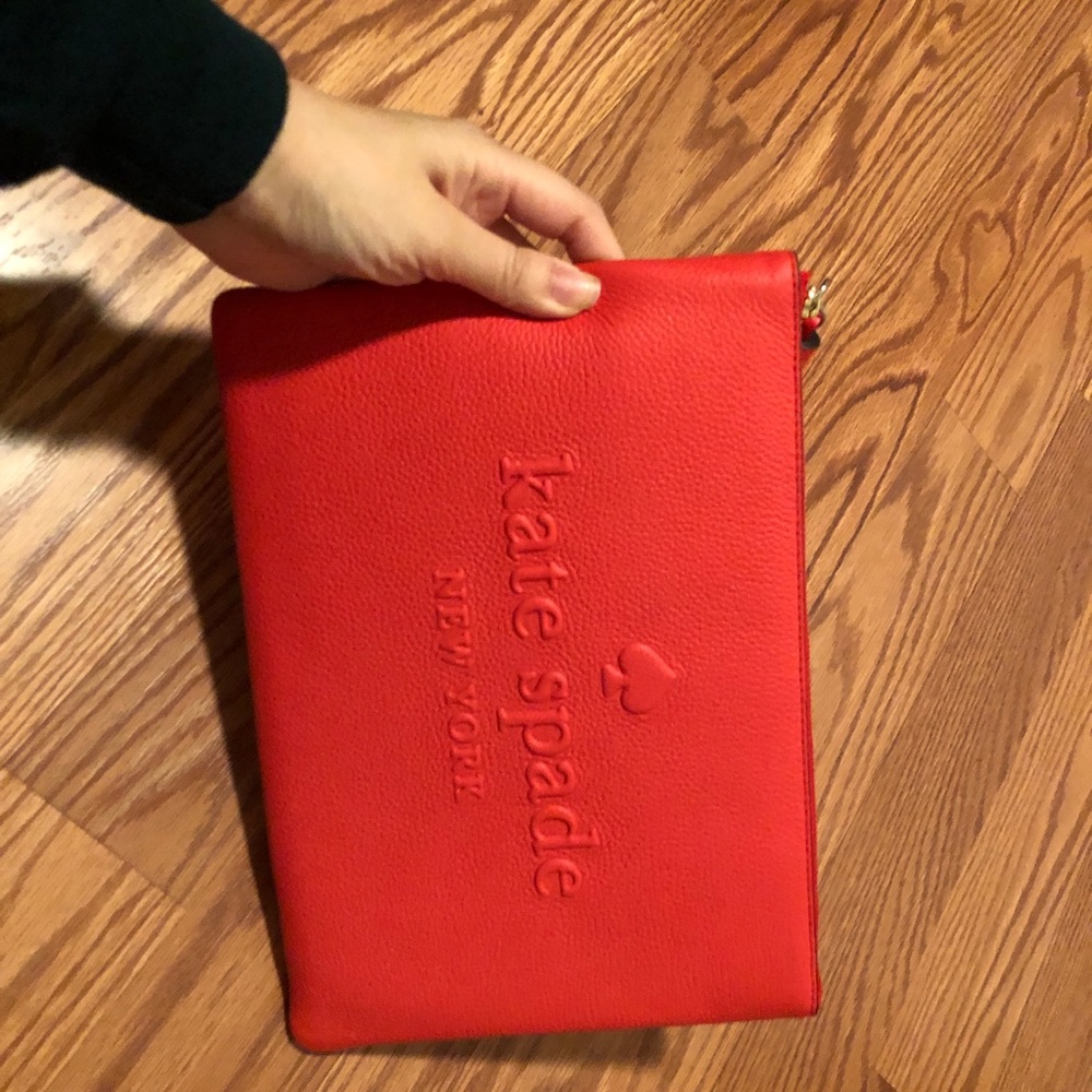 Larchmont Gia ZIP up leather clutch